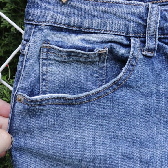 🌏 Risen - Distressed Button Fly Mom Jean - Size 11 - Picture 8 of 13